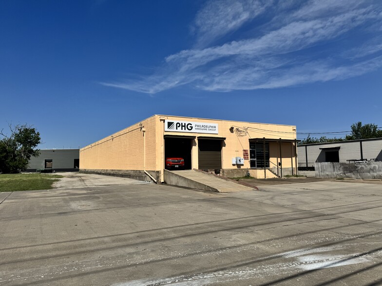 2611 Irving Blvd, Dallas, TX for sale - Building Photo - Image 2 of 10