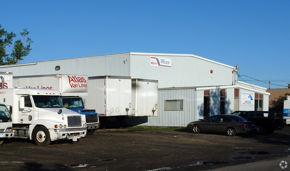 3955 Eastbourne Dr, Syracuse, NY à louer - Photo principale - Image 1 de 2