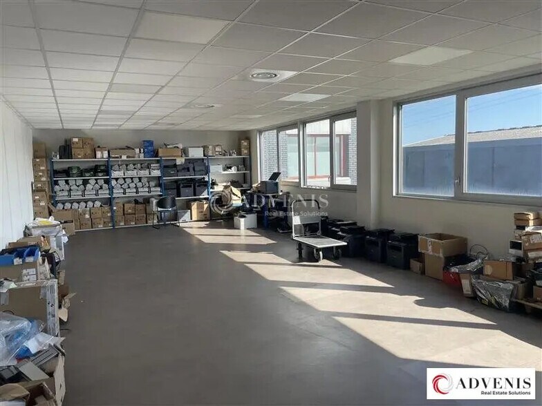 Flex in Mérignac for lease - Interior Photo - Image 3 of 8