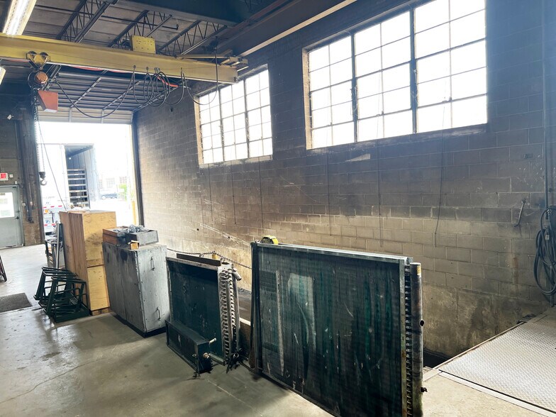 9225 Ivanhoe Ave, Schiller Park, IL à vendre - Photo du bâtiment - Image 2 de 6