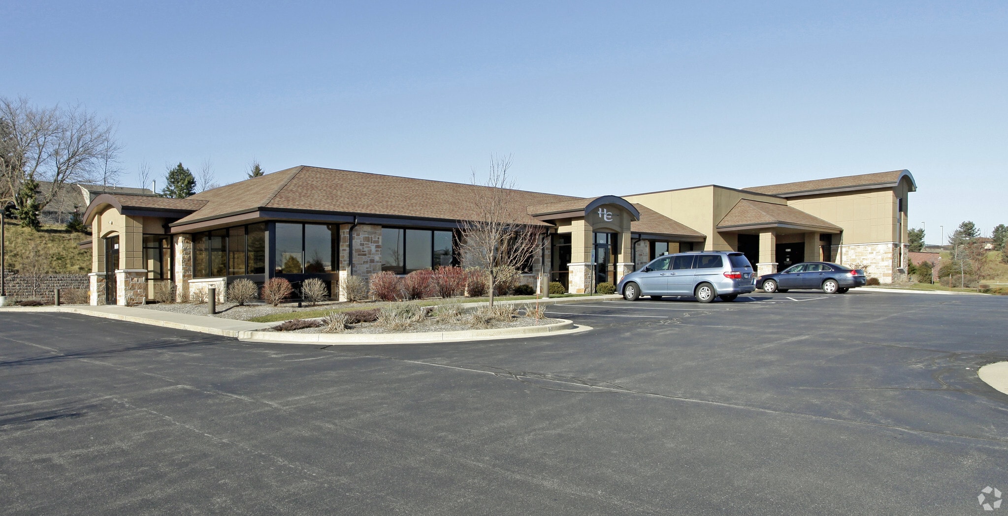 2090-2108 Continental Dr, West Bend, WI for sale Primary Photo- Image 1 of 6