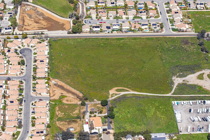 Esther Ln, Menifee, CA à vendre - Aérien - Image 2 de 6