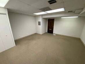 400 Lake Cook Rd, Deerfield, IL for lease Interior Photo- Image 2 of 3