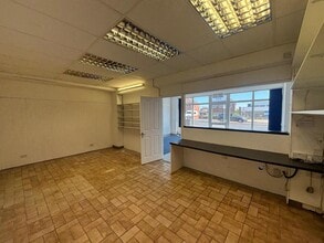 222 Hangleton Rd, Hove for lease Interior Photo- Image 2 of 2