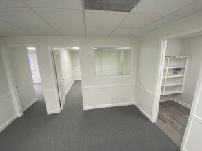 419 E Crossville Rd, Roswell, GA for lease Building Photo- Image 1 of 7