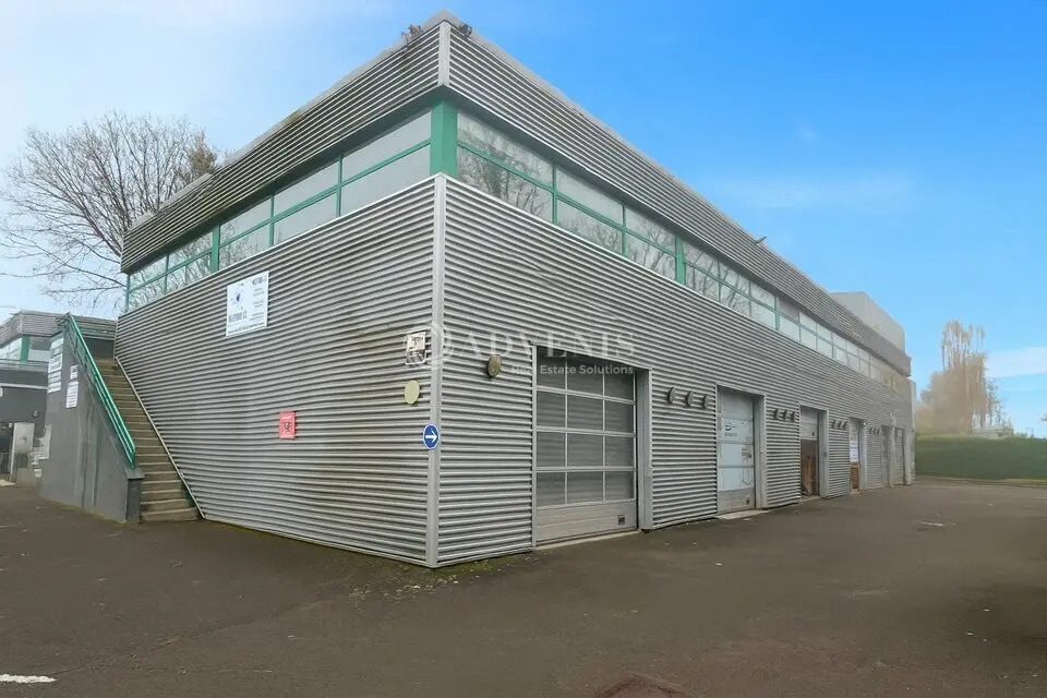 Flex in Taverny for lease Building Photo- Image 1 of 7