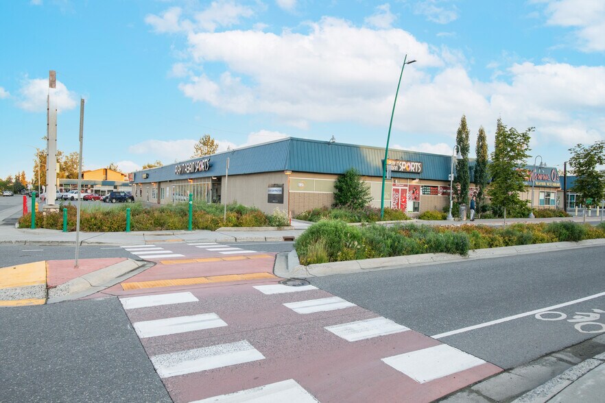 1237 W 27th Ave, Anchorage, AK à vendre - Photo du bâtiment - Image 2 de 9