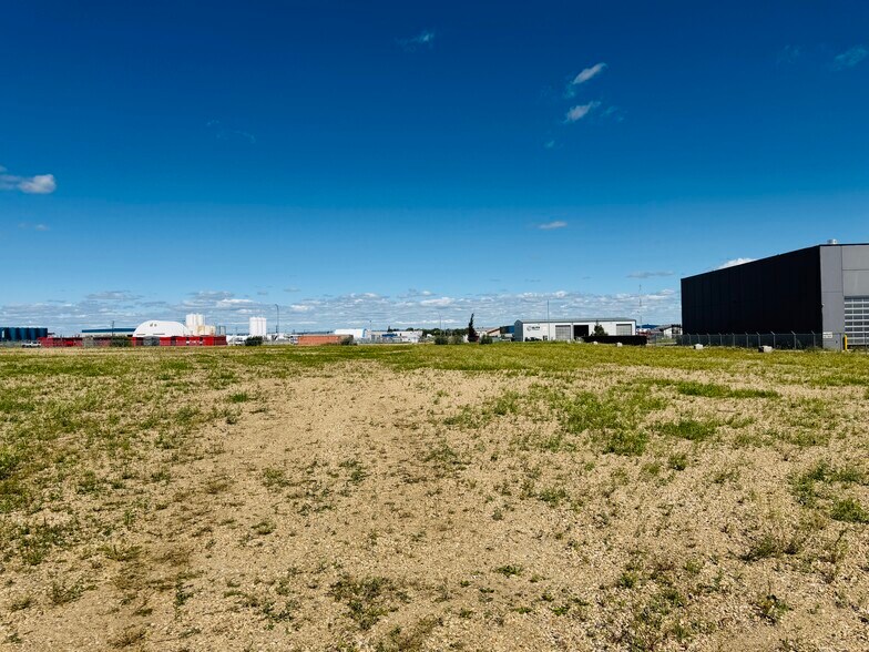 9101 150 Av, Grande Prairie, AB à louer - Photo principale - Image 1 de 4