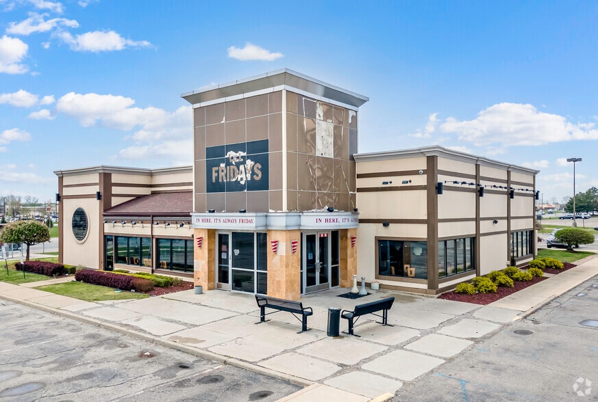 45001 Schoenherr Rd, Utica, MI for lease - Building Photo - Image 2 of 20
