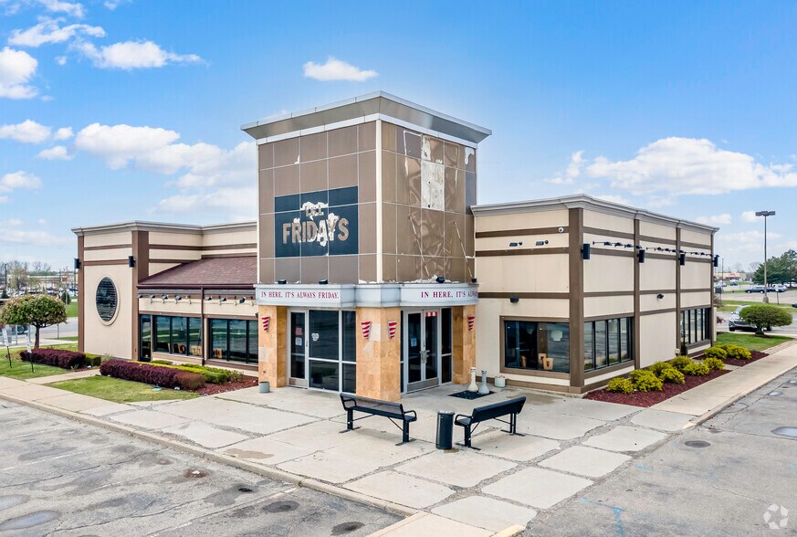 45001 Schoenherr Rd, Utica, MI à louer - Photo du bâtiment - Image 2 de 20