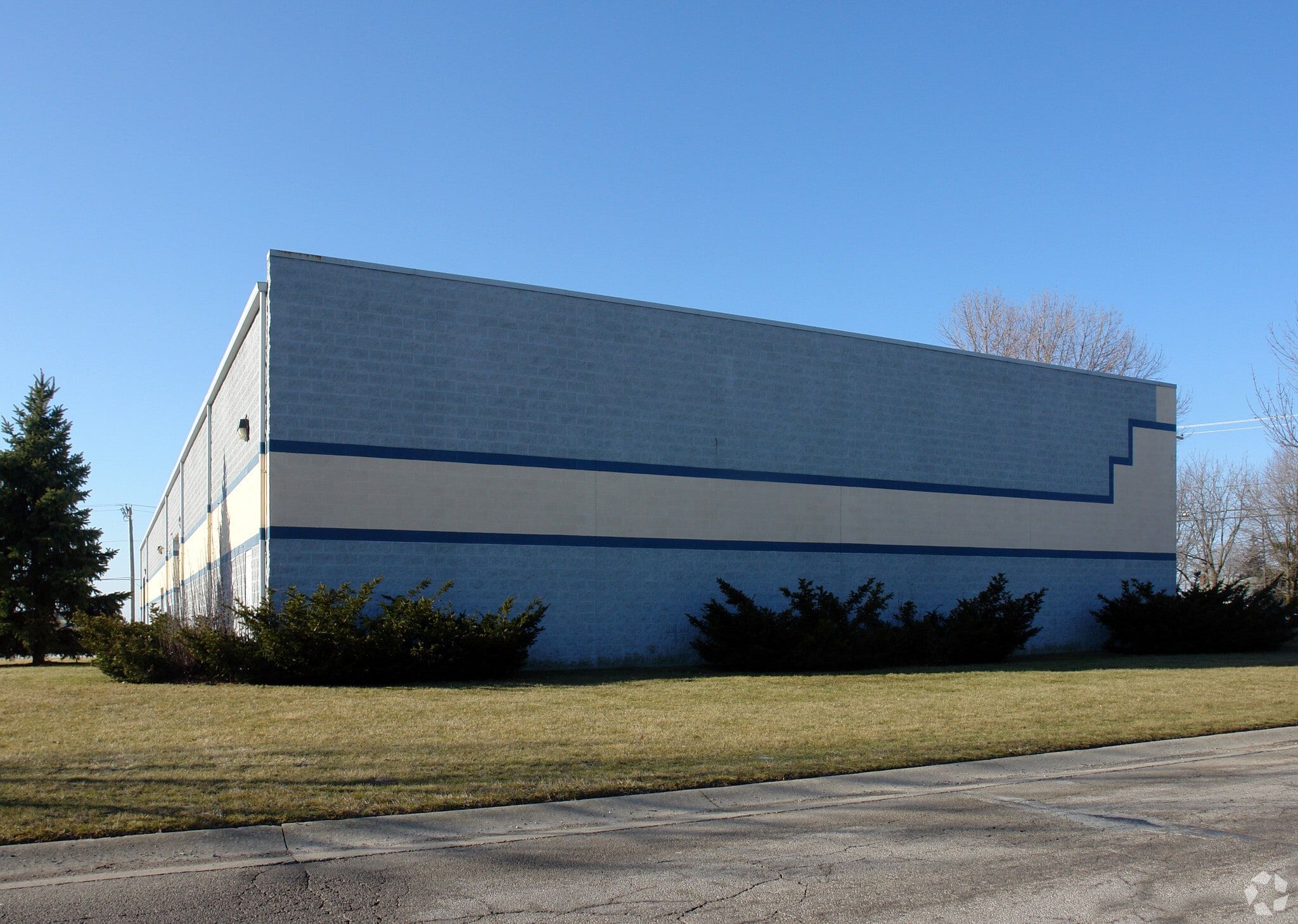 6969 Commodore Dr, Walbridge, OH for lease Building Photo- Image 1 of 8