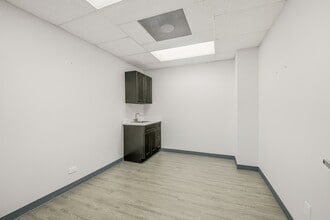 1610 James Bowie Dr, Baytown, TX for lease Interior Photo- Image 2 of 10