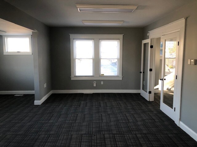 21 Route 37 E, Toms River, NJ à louer - Photo du bâtiment - Image 3 de 11