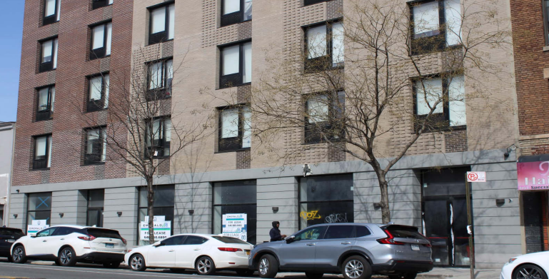 913 E Tremont Ave, Bronx, NY for lease - Building Photo - Image 1 of 8