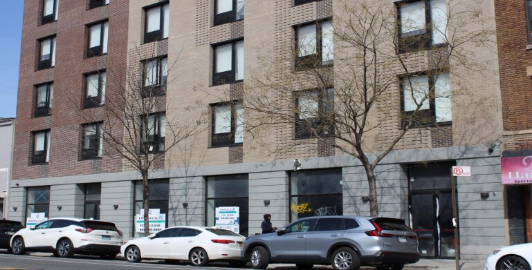 913 E Tremont Ave, Bronx, NY à louer Photo du bâtiment- Image 1 de 8