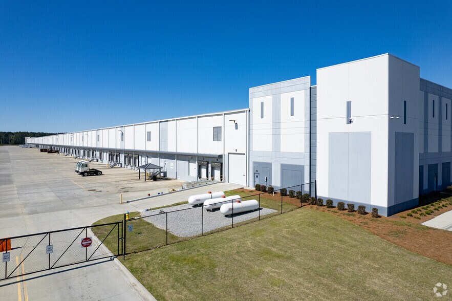 2008 Trade Center Blvd, Rincon, GA à louer - Photo du bâtiment - Image 2 de 5