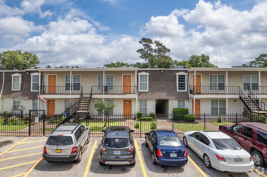 333 Uvalde Rd, Houston, TX for sale - Building Photo - Image 2 of 20