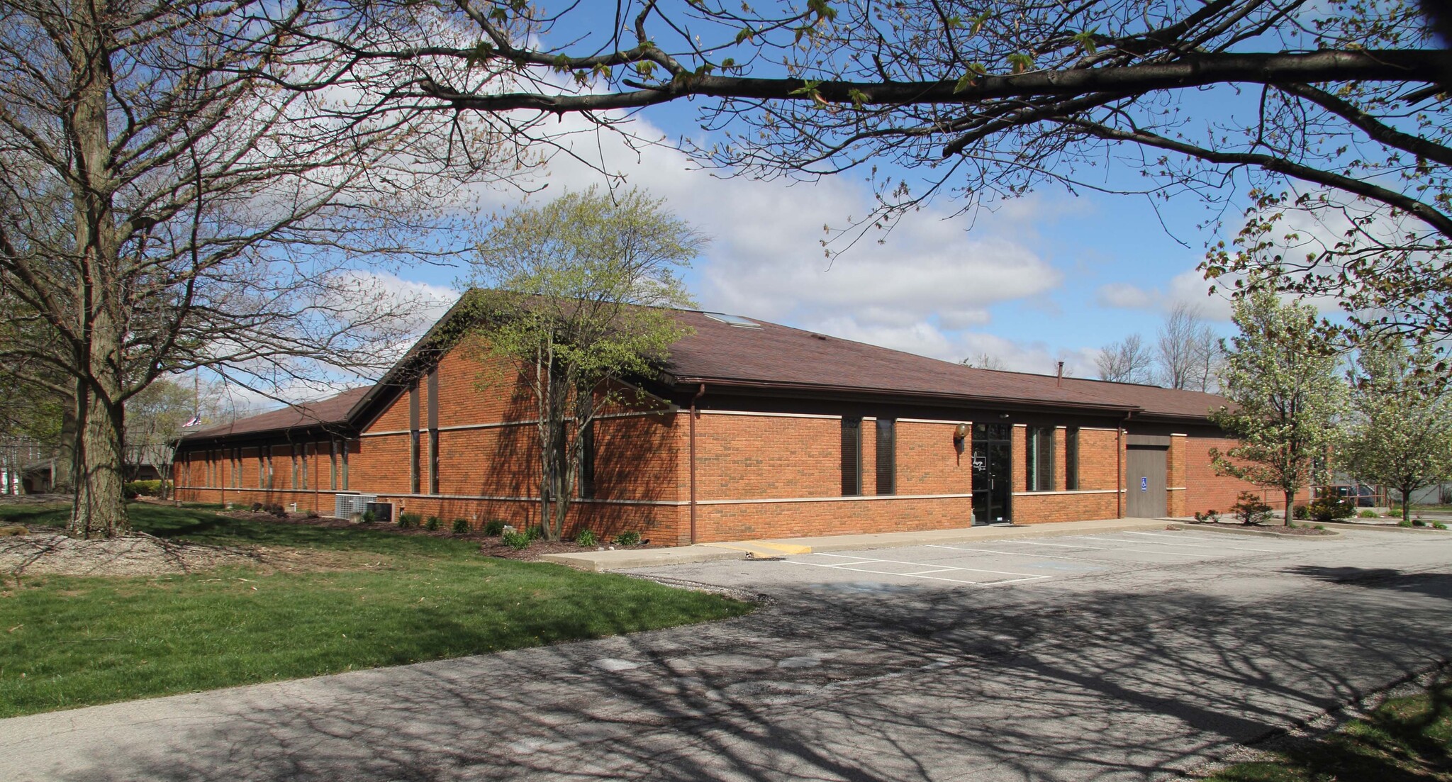 2260-2268 Village Mall Dr, Mansfield, OH for sale Building Photo- Image 1 of 1