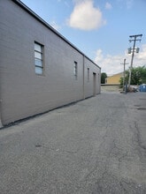 408 Oliver St, Troy, MI for lease Interior Photo- Image 2 of 4