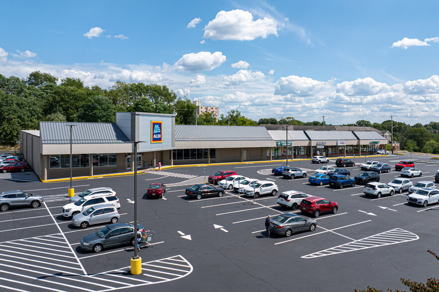 5239-5255 Brownsville Rd, Pittsburgh, PA for lease - Building Photo - Image 3 of 10