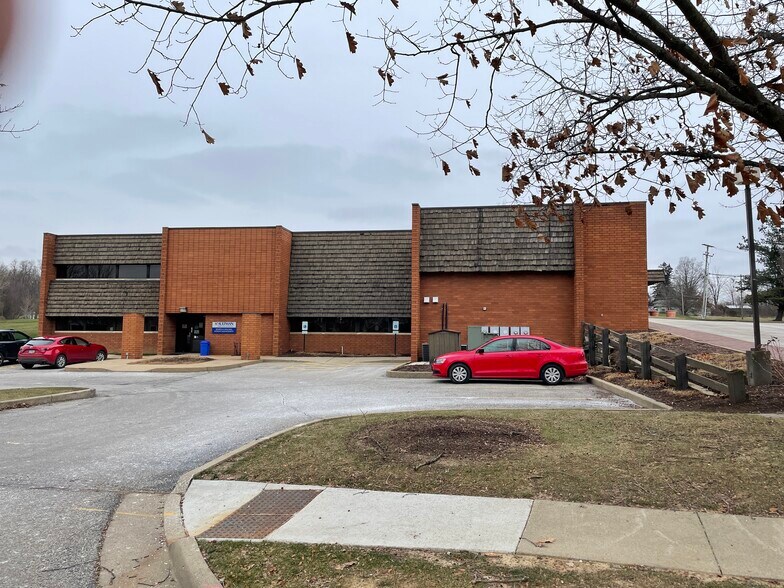 365 S Crown Hill Rd, Orrville, OH à louer - Photo du bâtiment - Image 2 de 5