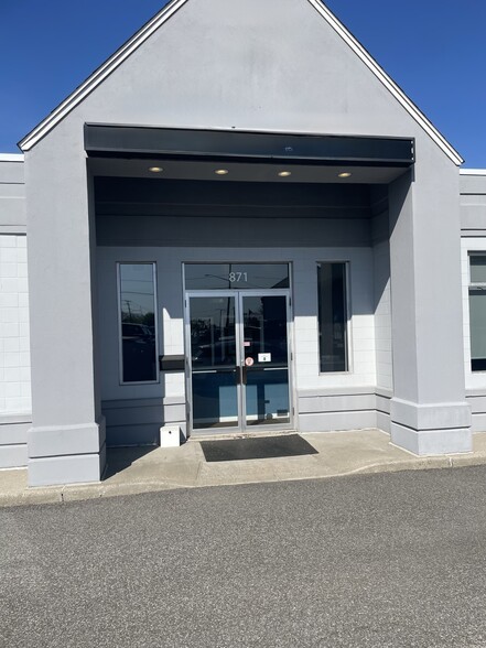 871 Middle Country Rd, Selden, NY for sale - Building Photo - Image 3 of 10