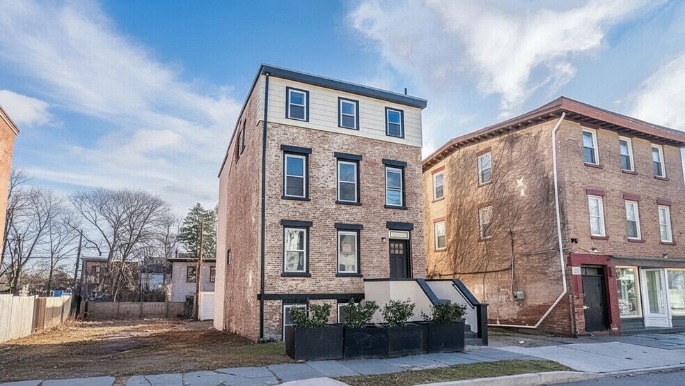 364 Liberty St, Newburgh, NY à vendre - Photo du bâtiment - Image 2 de 6