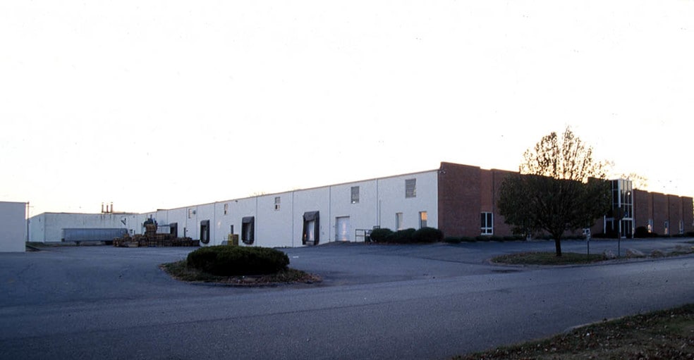 3545 Scarlet Oak Blvd, Kirkwood, MO for sale - Building Photo - Image 3 of 5
