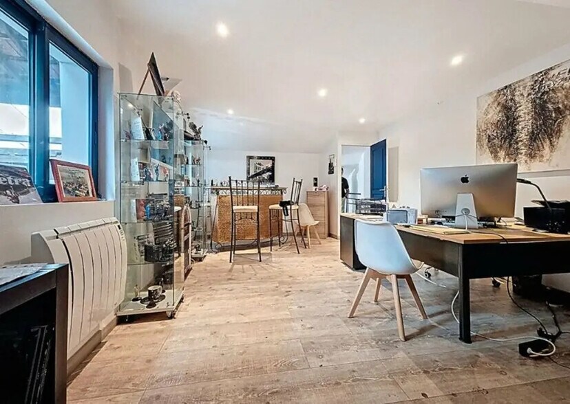 Local d'activités dans Elbeuf à vendre - Photo du bâtiment - Image 3 de 5