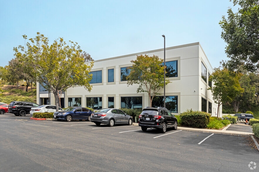3288 Grey Hawk Ct, Carlsbad, CA for lease - Building Photo - Image 2 of 3