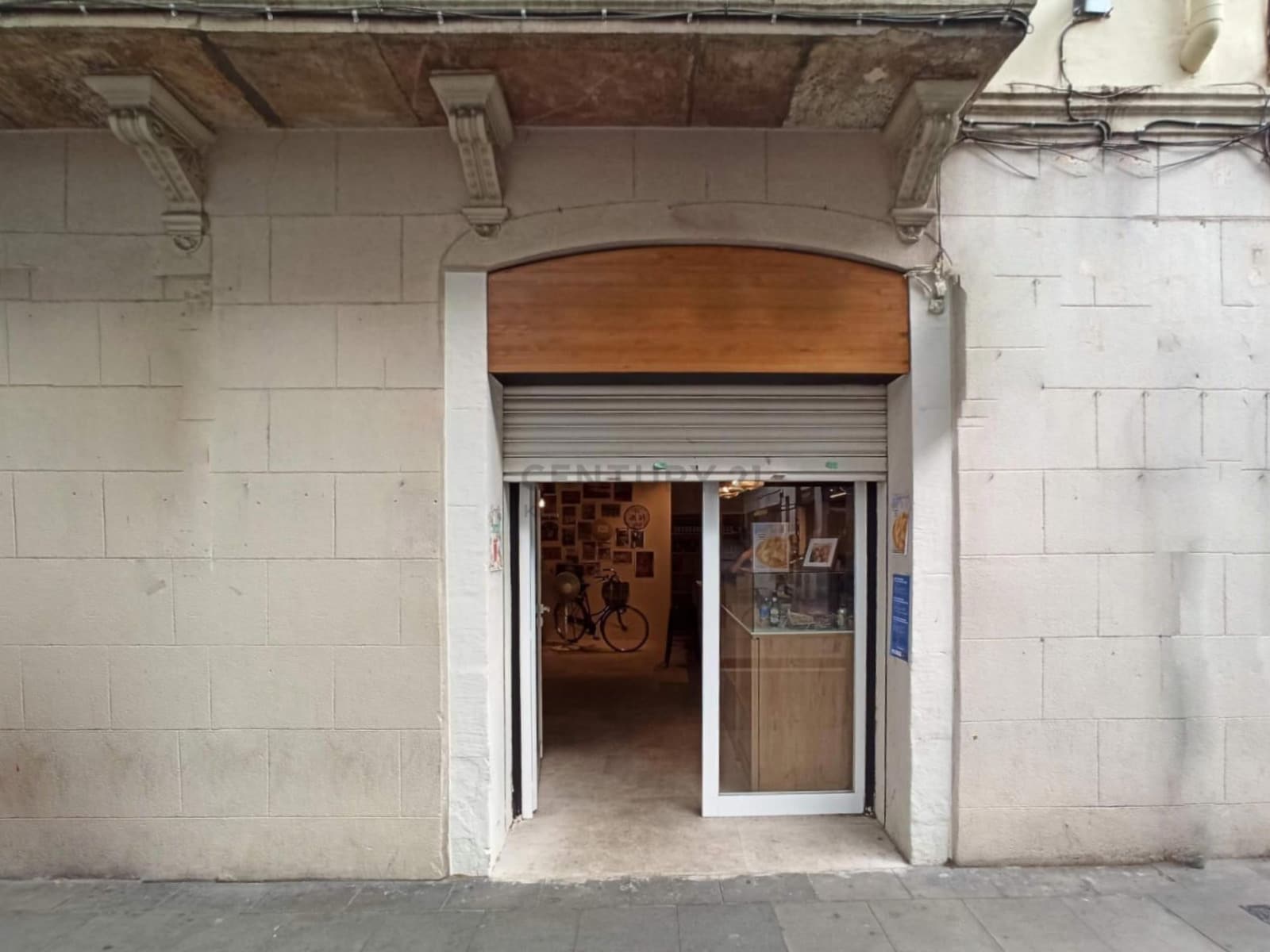 Retail in Barcelona, Barcelona for lease Interior Photo- Image 1 of 12
