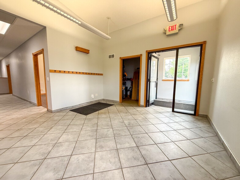 118 S Main St, Medford, MN à louer - Photo intérieure - Image 2 de 14