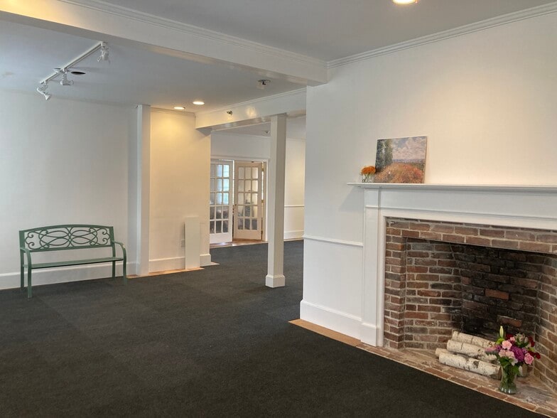 215 Boston Post Rd, Sudbury, MA for lease - Building Photo - Image 3 of 5