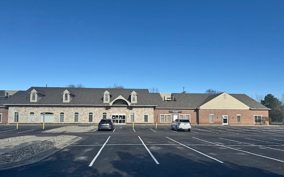 24715 Little Mack Ave, Saint Clair Shores, MI à louer - Photo du bâtiment - Image 3 de 12