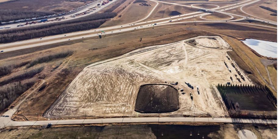 18819 137 Av NW, Edmonton, AB à vendre - Photo du bâtiment - Image 1 de 2