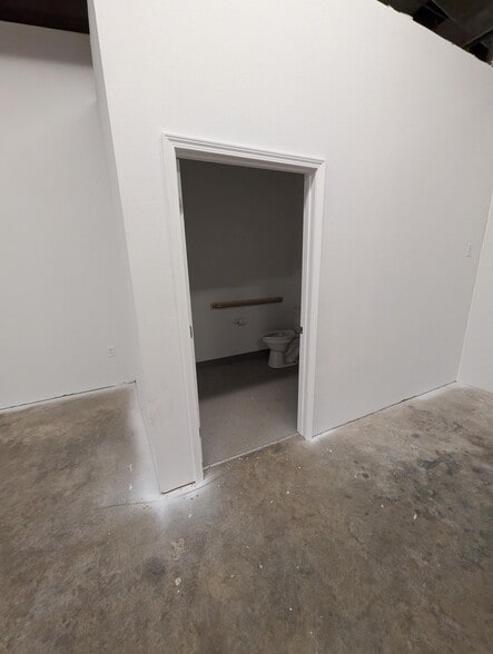 4646 Parkmore Plaza Dr, Milton, FL for lease - Interior Photo - Image 3 of 10