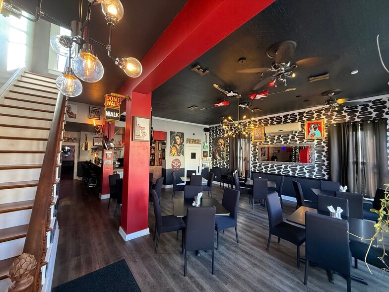 709 W Main St, Madison, IN for sale - Interior Photo - Image 2 of 15