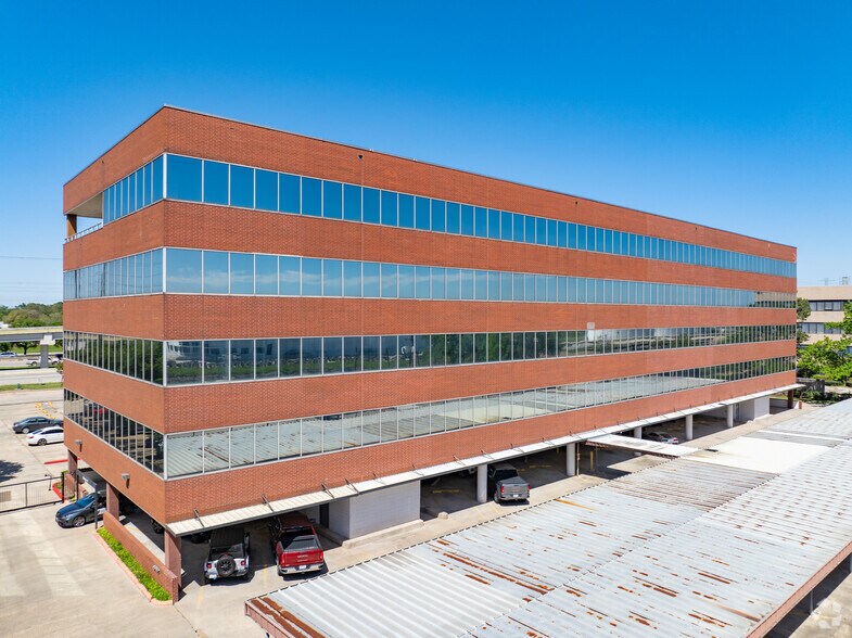 650 N Sam Houston Pky E, Houston, TX à louer - Photo du bâtiment - Image 2 de 11