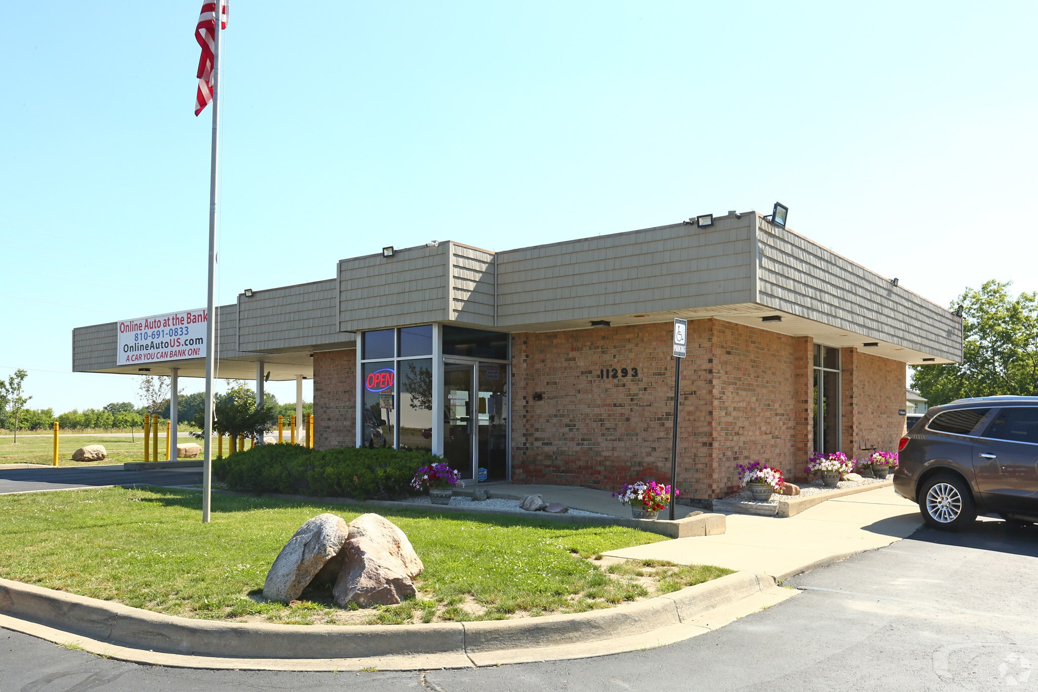 11293 Torrey Rd, Fenton, MI for sale Primary Photo- Image 1 of 30