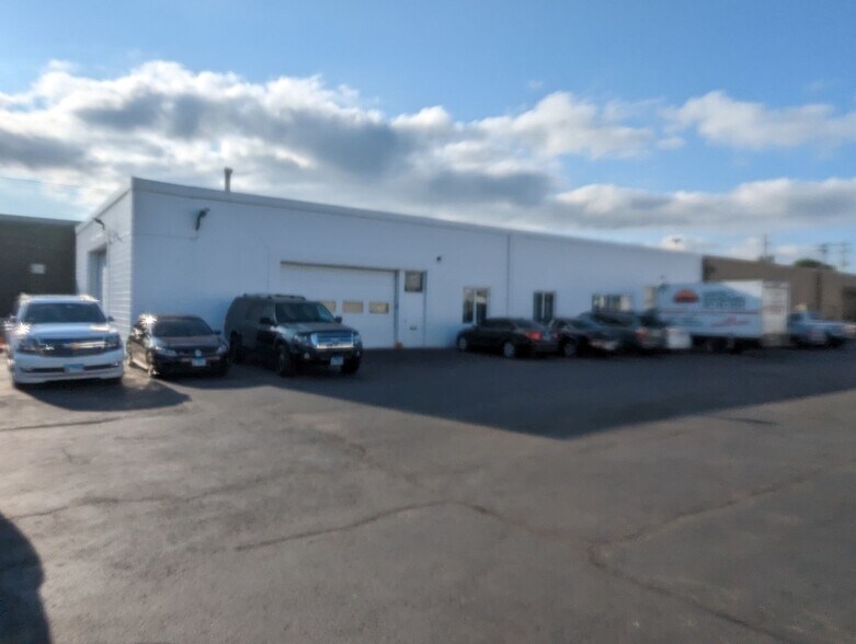 3820 Industrial Ave, Rolling Meadows, IL à vendre - Photo du bâtiment - Image 3 de 6