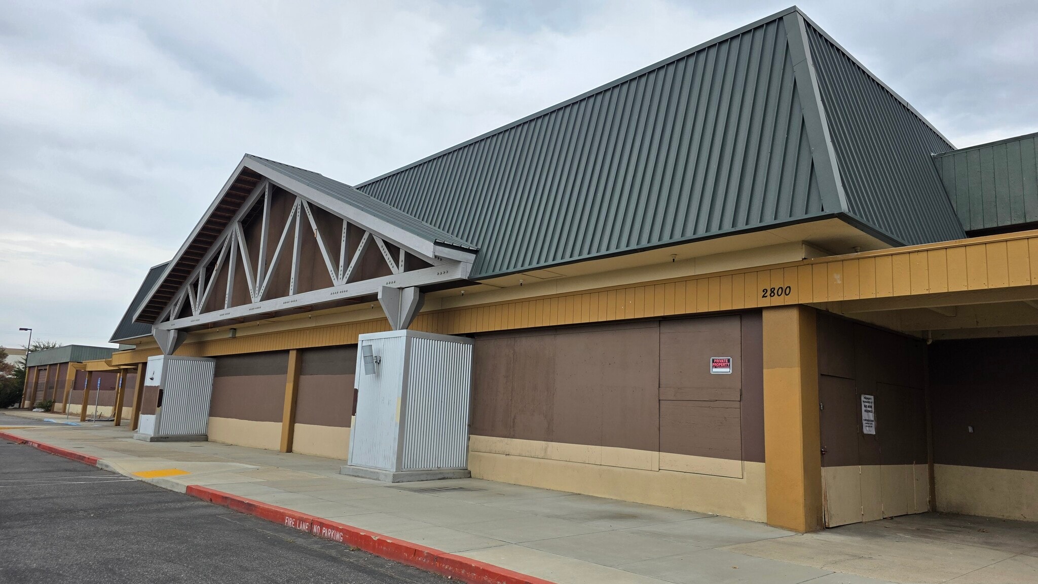 2800 Sisk Rd, Modesto, CA à louer Photo du bâtiment- Image 1 de 14