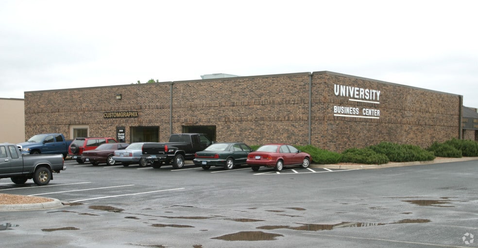 8000-8090 NE University Ave, Minneapolis, MN for lease - Building Photo - Image 2 of 7