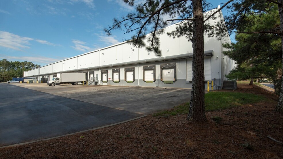 2100 Evergreen Blvd, Duluth, GA à louer - Photo du bâtiment - Image 2 de 3
