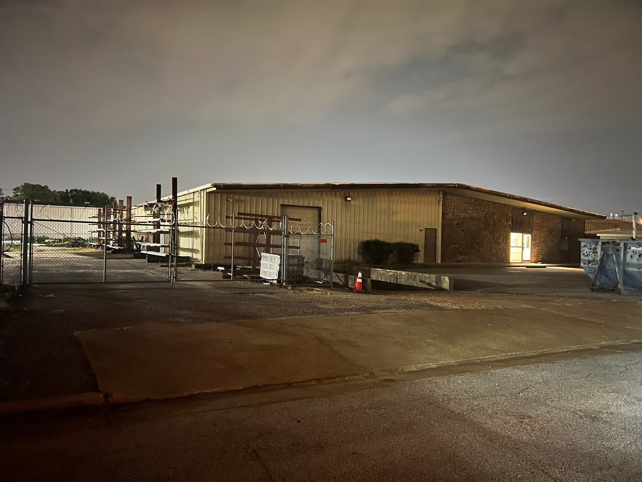 Hatcher Circle Business Park portfolio of 2 properties for sale on LoopNet.ca Primary Photo- Image 1 of 3