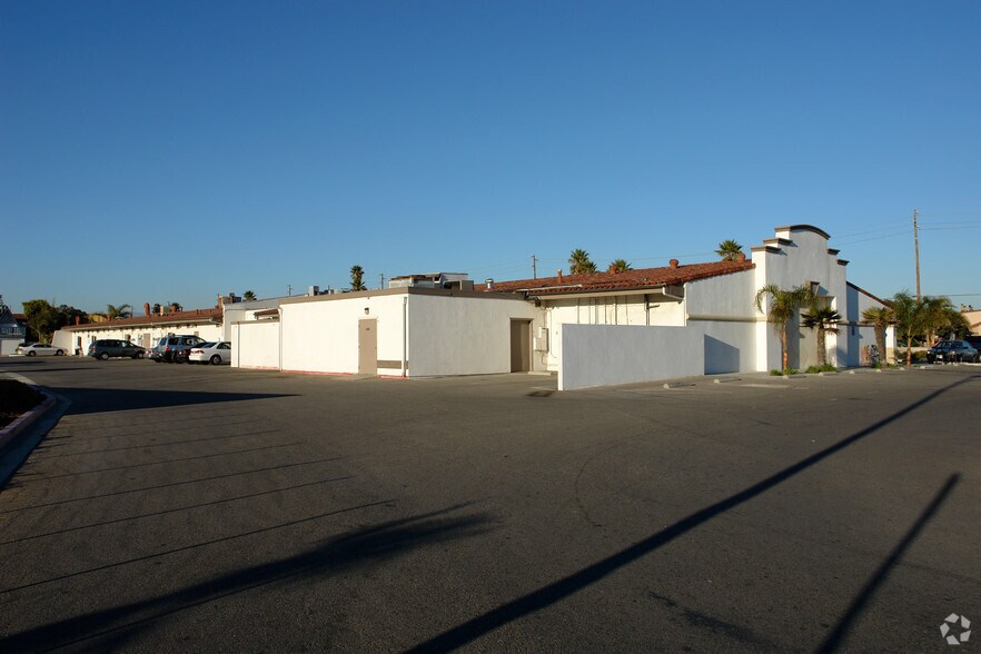 1001-1035 Harbor Blvd, Oxnard, CA à louer - Photo du bâtiment - Image 3 de 4