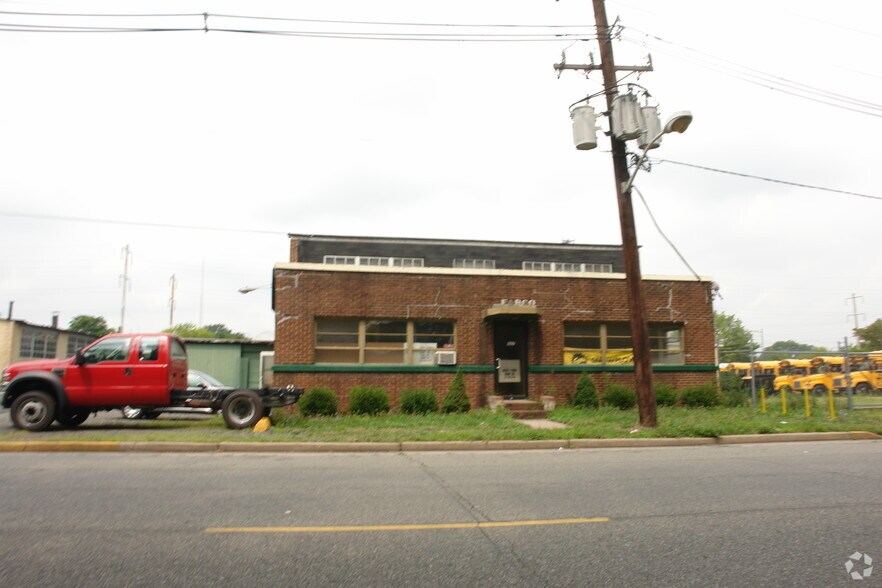 827 E Linden Ave, Linden, NJ à louer - Photo du bâtiment - Image 2 de 2