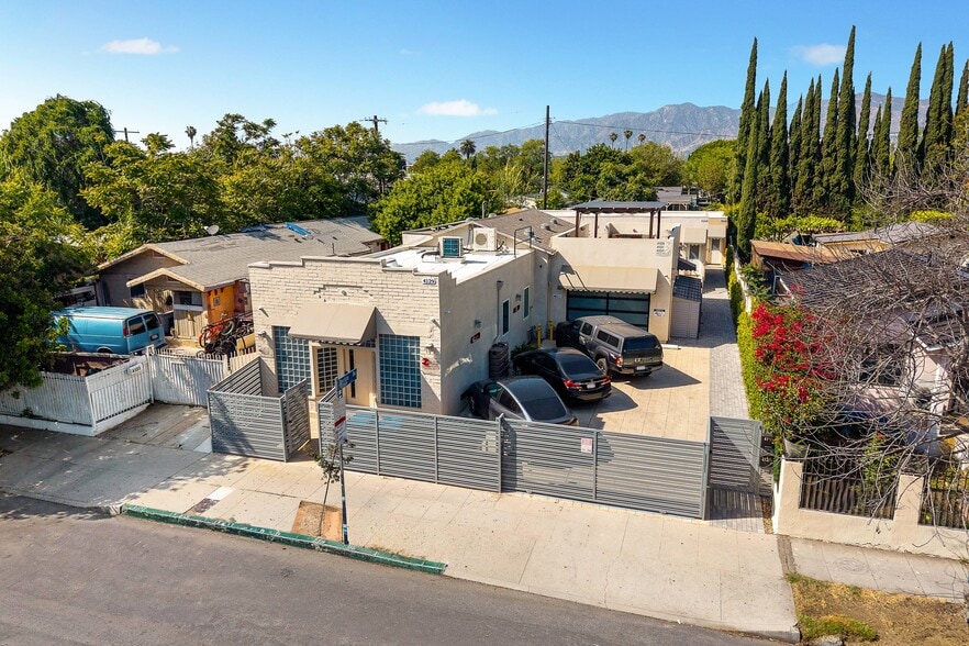 4129 Chevy Chase Dr, Los Angeles, CA à vendre - Photo du bâtiment - Image 2 de 16