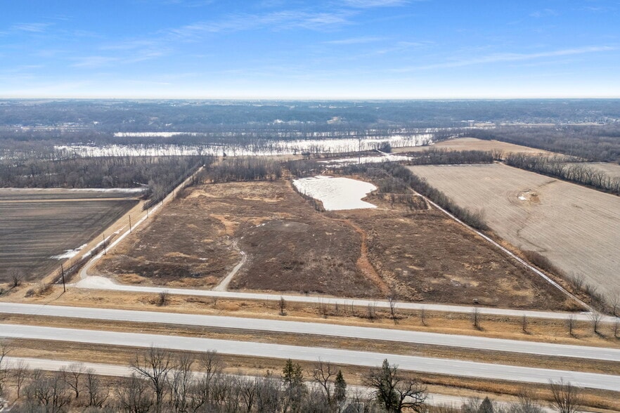 7300 John Deere Rd, Moline, IL for sale - Building Photo - Image 1 of 11