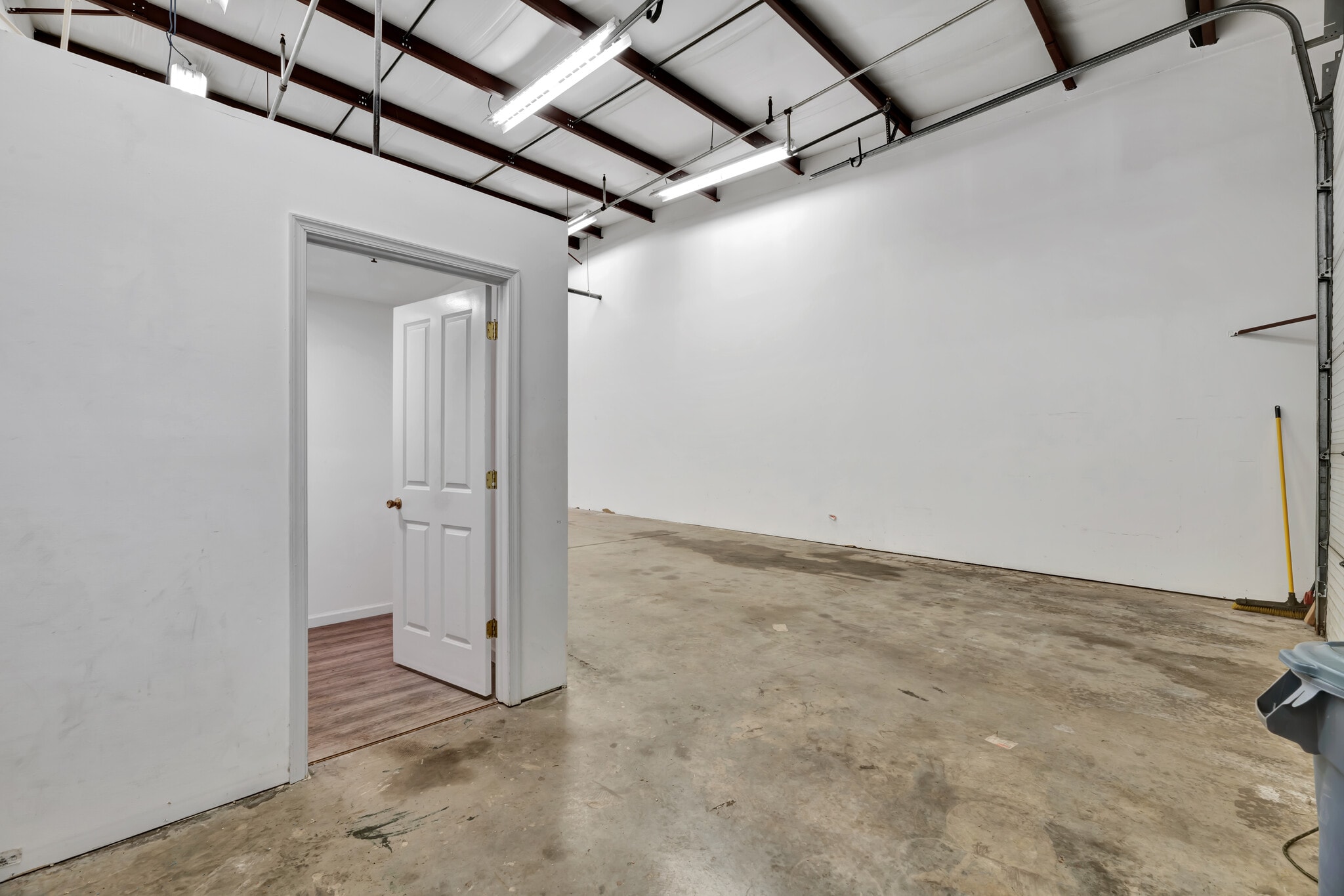 73 Albe Dr, Newark, DE for lease Interior Photo- Image 1 of 8