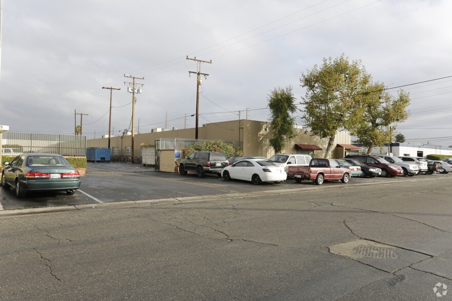 1305 Wakeham Ave, Santa Ana, CA à louer - Photo du bâtiment - Image 2 de 2